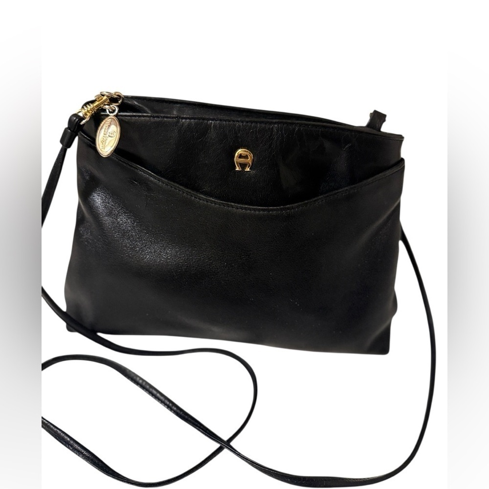 Vintage Etienne Aigner Black Leather Classic Minimalist in excellent conditione